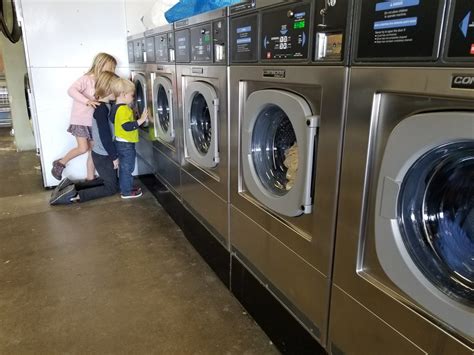 laundromat nea rme|full service laundromat near me.